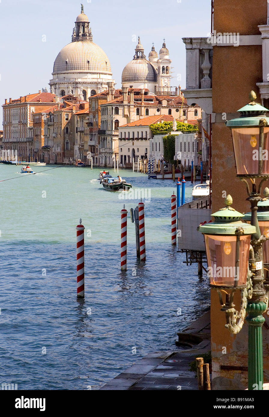 Lever du soleil le long du grand canal à Venise Italie Banque D'Images