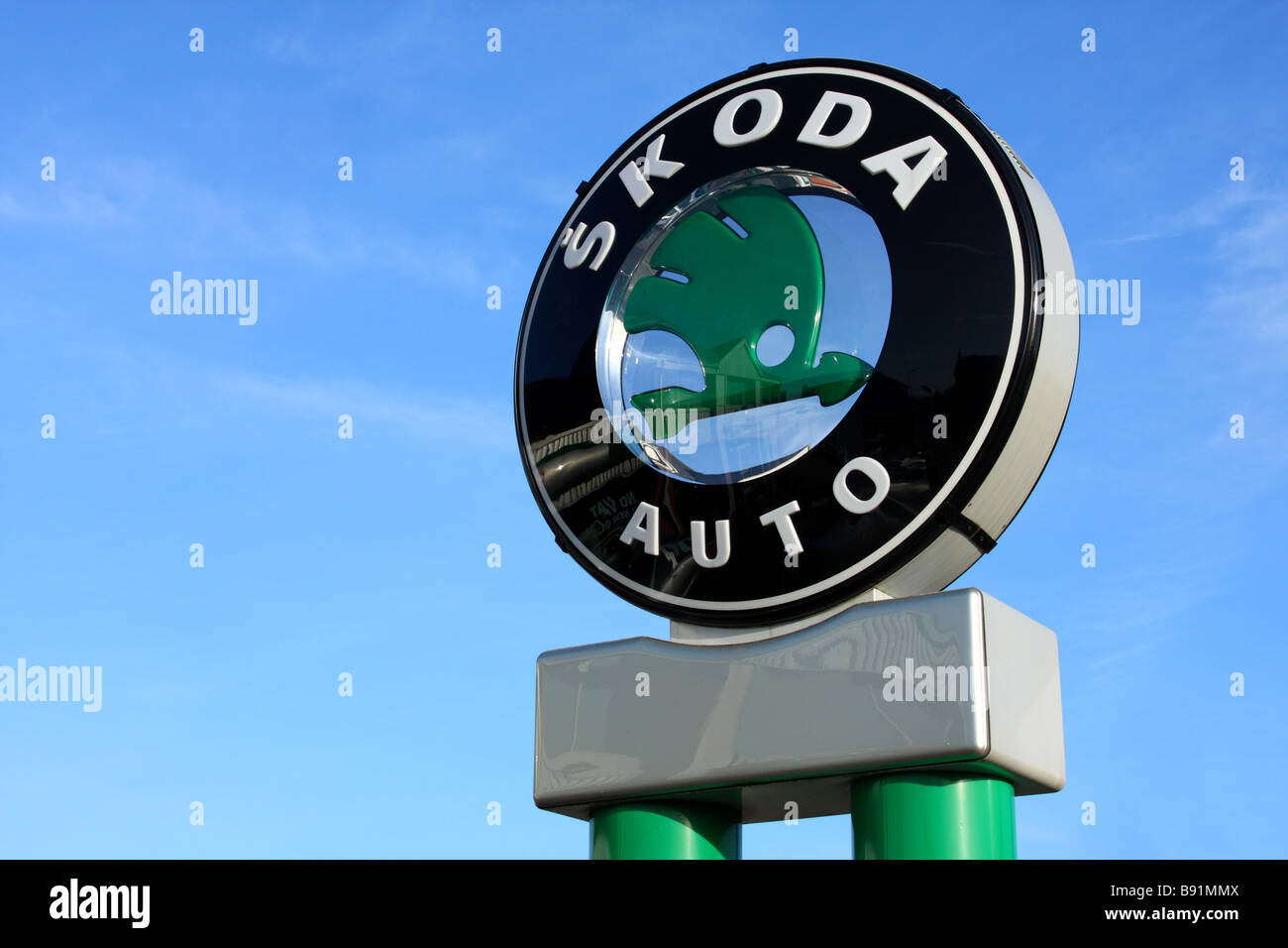 Un concessionnaire Skoda dans une ville du Royaume-Uni. Banque D'Images Un concessionnaire Skoda dans une ville du Royaume-Uni. Banque D'Images