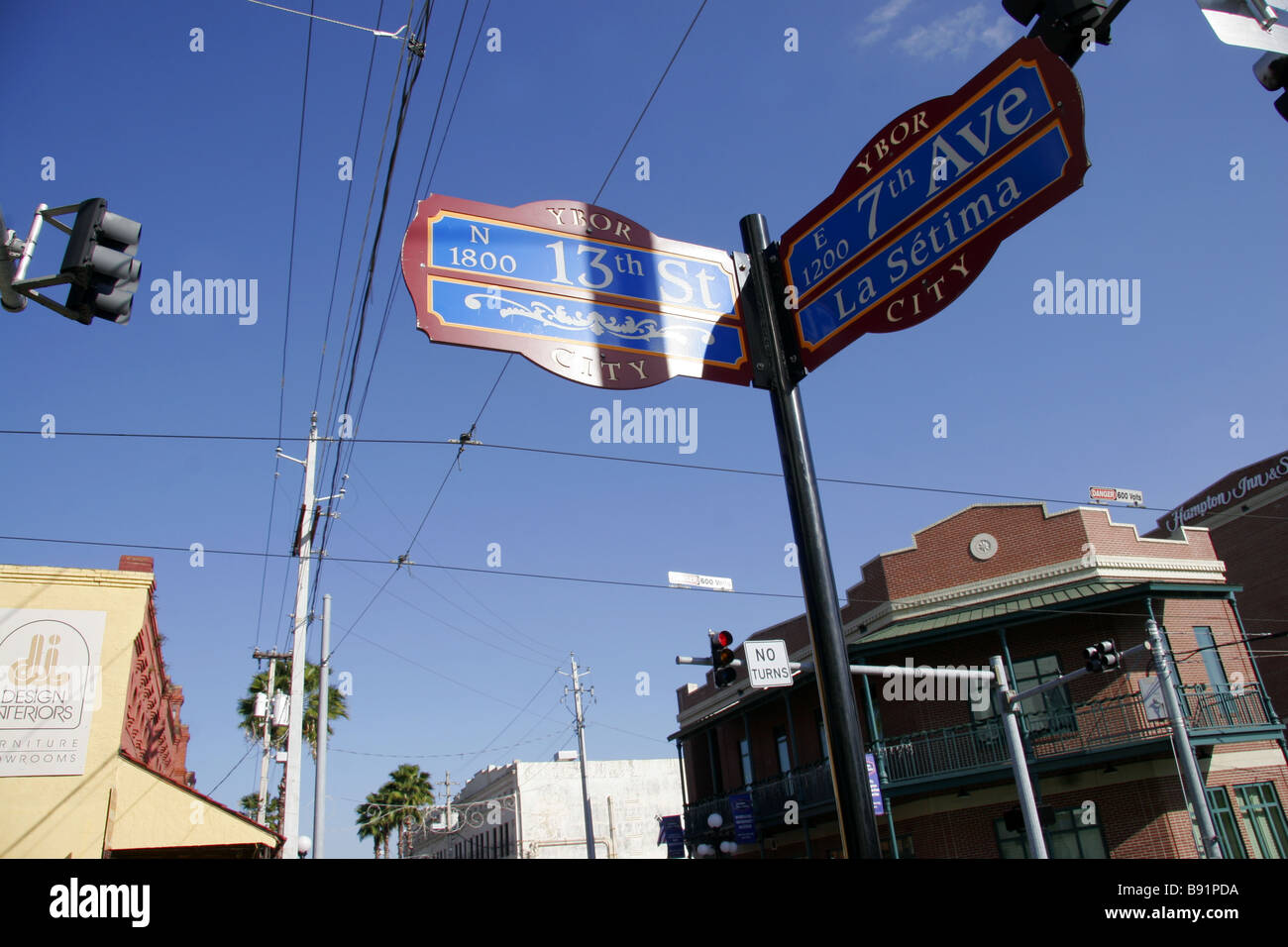 13e Rue et 7e Avenue Road sign in Ybor City Tampa Florida USA Banque D'Images