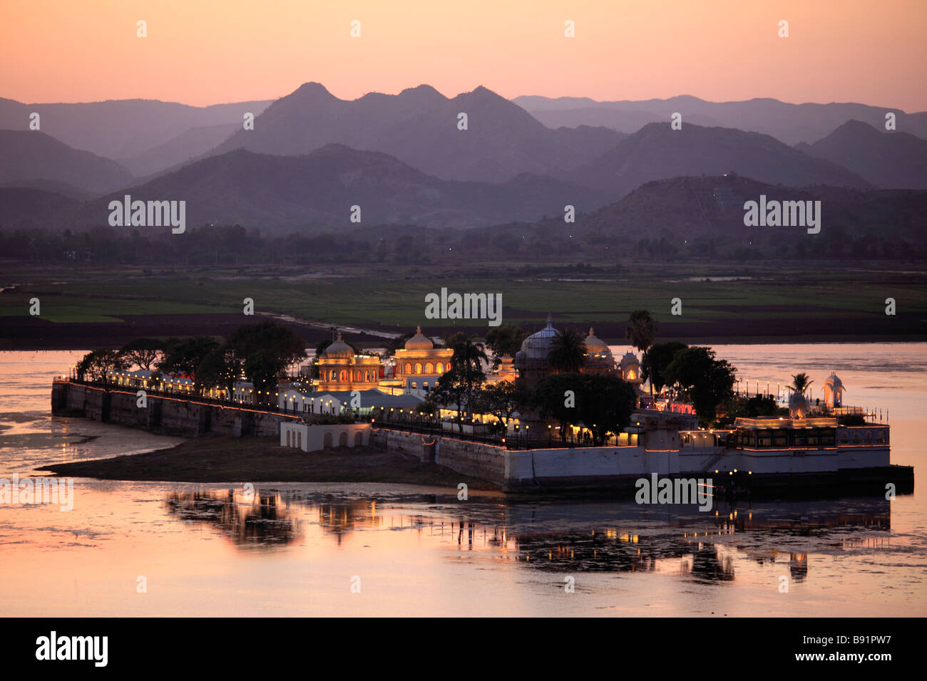 Inde Rajasthan Udaipur Lake Pichola île Jagmandir Banque D'Images