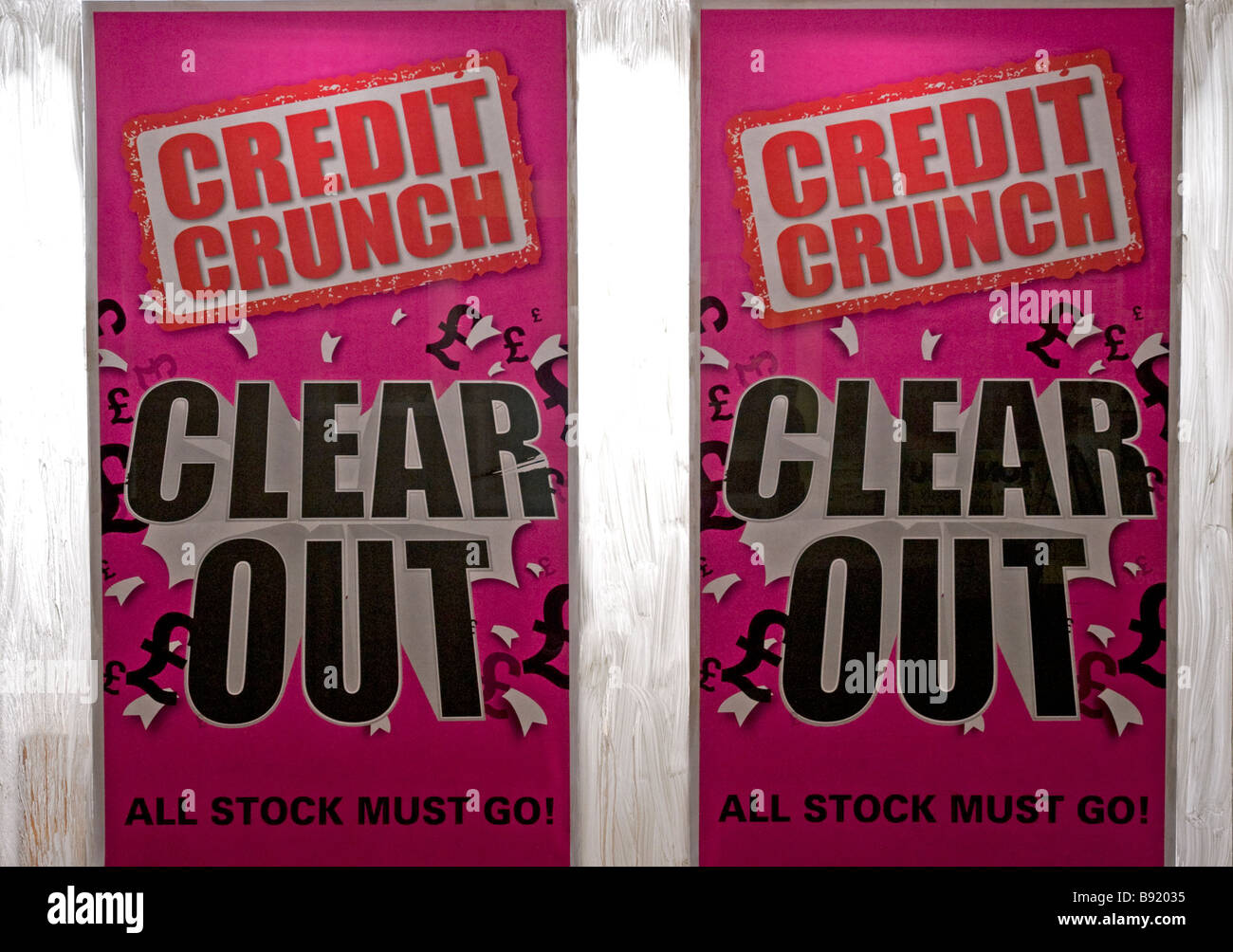 La crise du crédit clair boutique affiches de fenêtre Banque D'Images