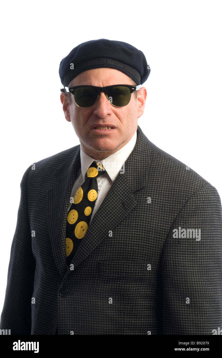 À la recherche des services secrets d'espion fbi homme avec des lunettes de  soleil et chapeau béret français Photo Stock - Alamy