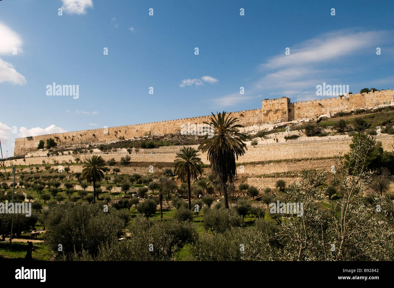 Vue sur le Golden Gate scellés ou Bab al-Dhahabi en arabe à l'Est de l'enceinte du mont du Temple dans la vieille ville de Jérusalem-Est Israël Banque D'Images