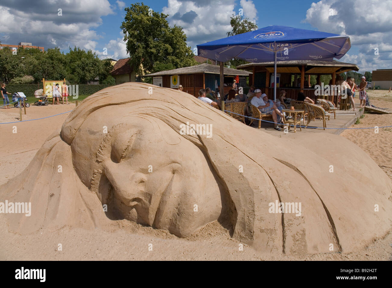 Sculpture de sable sur le lac Set Beach à Võru, Estonie, Europe Banque D'Images