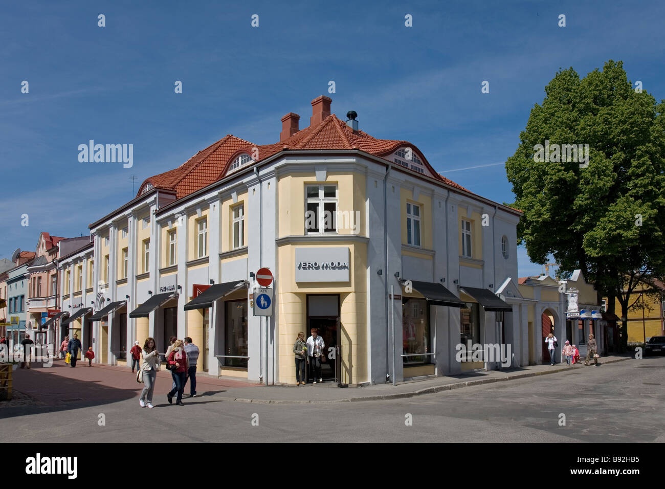 Rue Rüütli à Pärnu, Estonie, Europe Banque D'Images