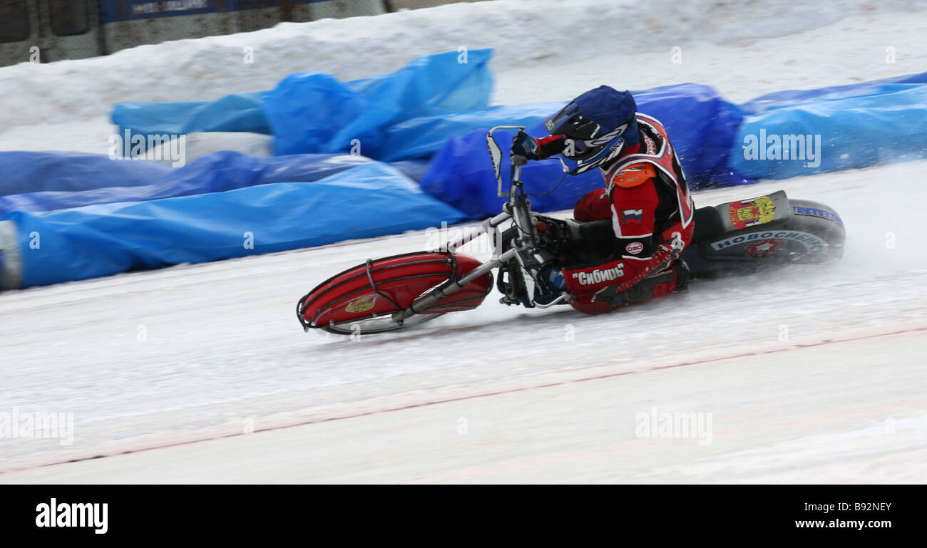 Demi Finale du championnat de course sur glace moto russe à Novossibirsk  Photo Stock - Alamy