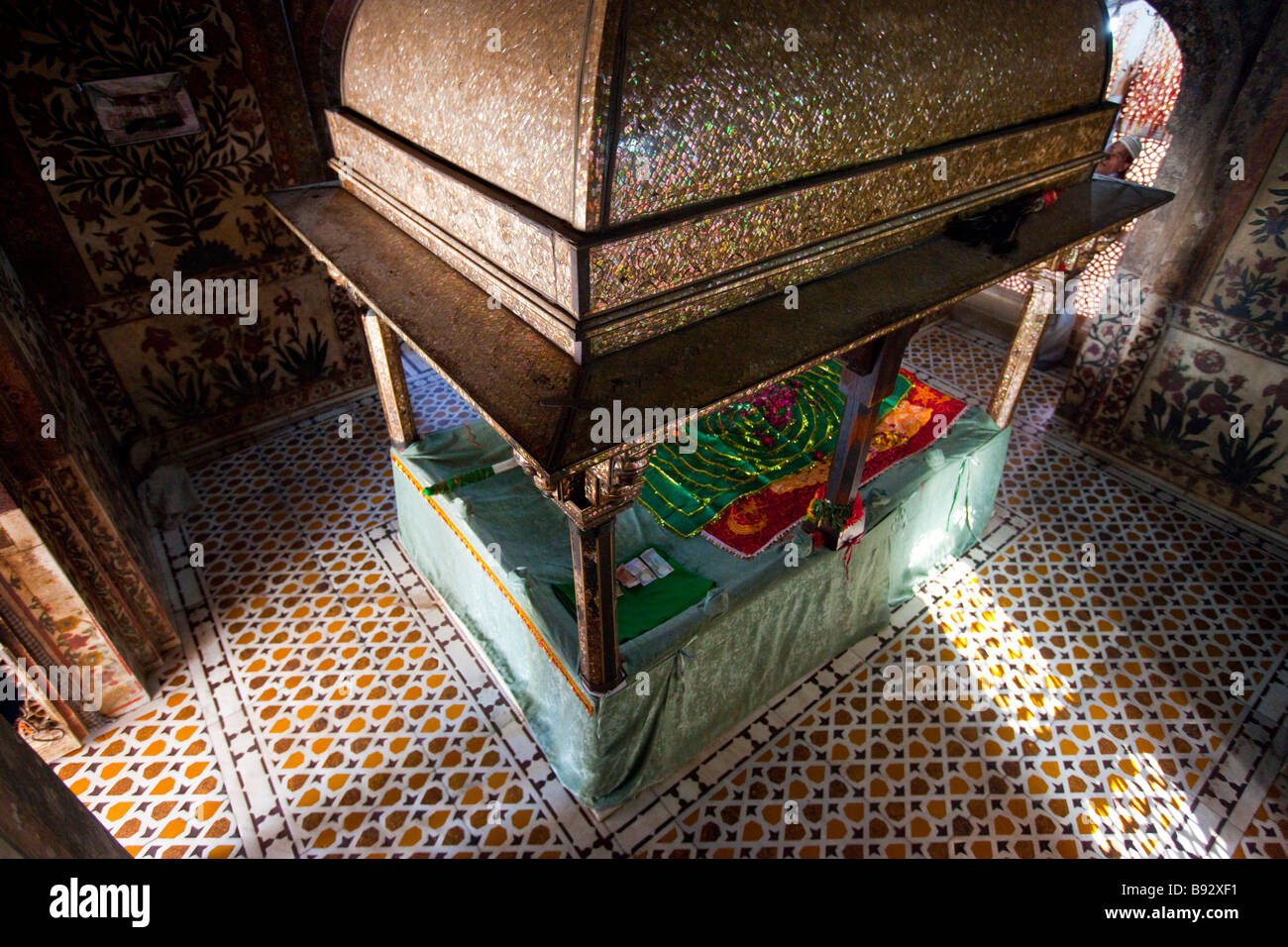 À l'intérieur de cheikh Salim Chishti tombe à l'intérieur de la mosquée de vendredi à Fatehpur Sikri Inde Banque D'Images