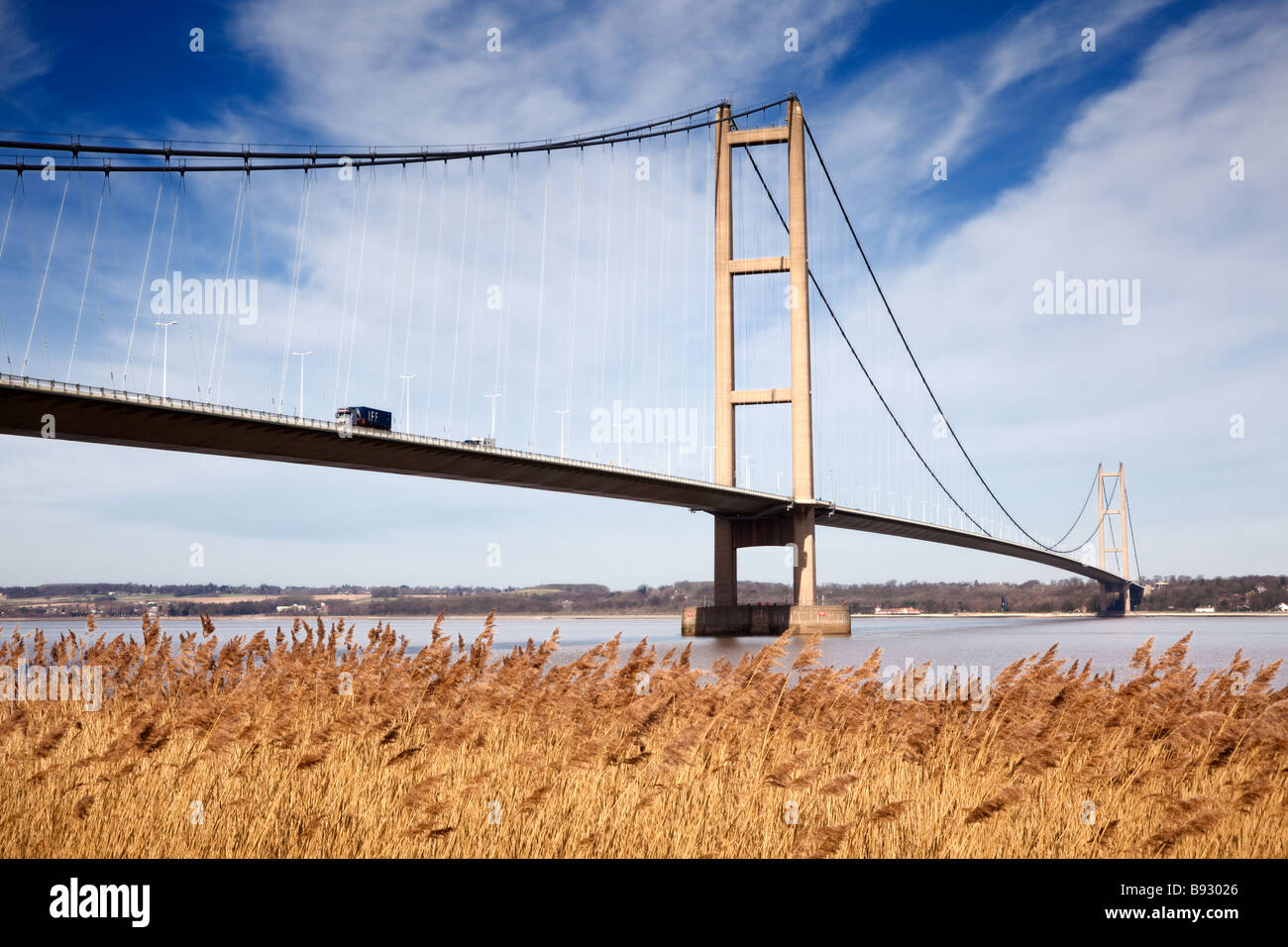 Yorkshire, Royaume-Uni - le pont Humber au-dessus de la rivière près de Hull, Angleterre regardant vers le nord Banque D'Images