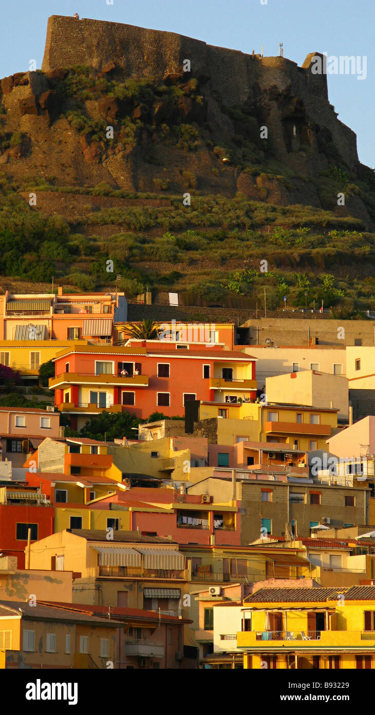 Vista del pueblo de Castelsardo al atardecer. Province de Sassari. Sardegna. Italie Banque D'Images