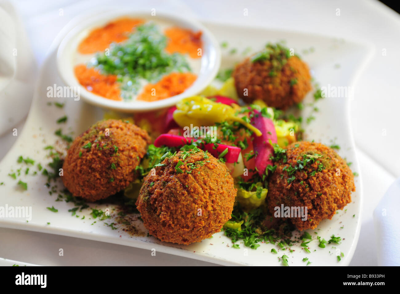 Falafels et sauce tahini Moyen-orient foods Banque D'Images