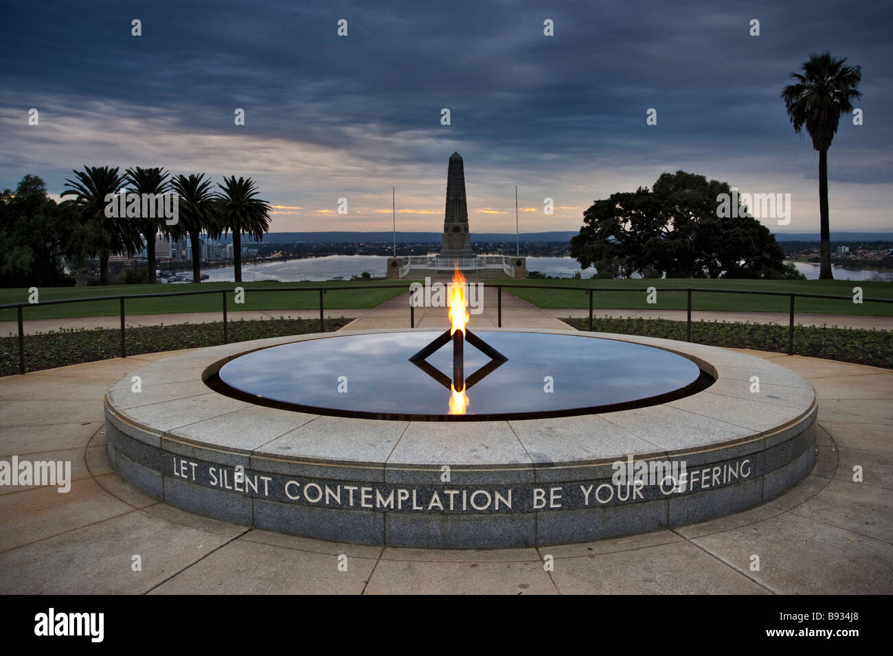 Flamme du Souvenir et War Memorial à King's Park, Perth, Australie occidentale Banque D'Images