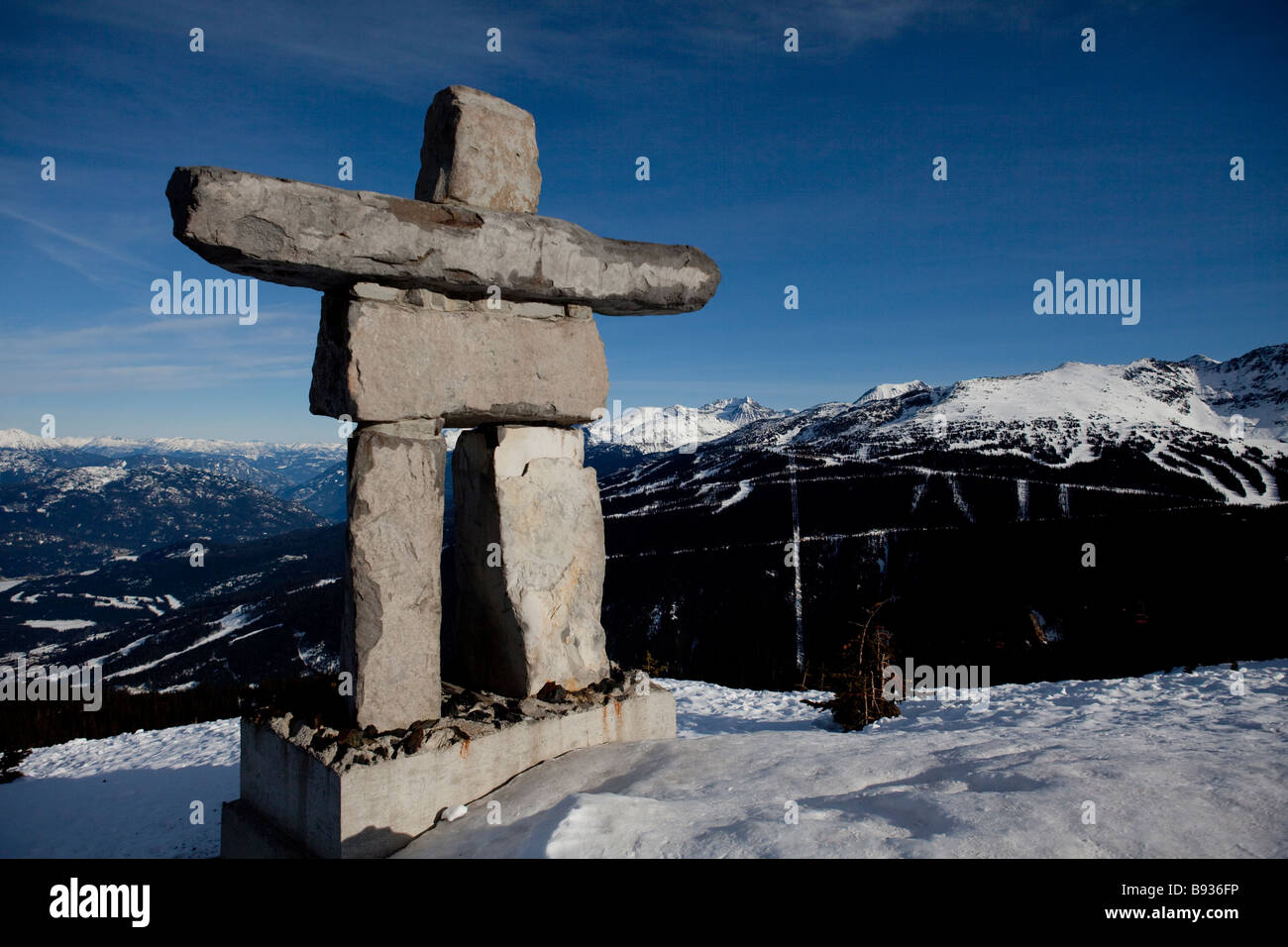 Inukshuk sur Whistler Mountain, symbole pour les jeux olympiques d'hiver de 2010 Banque D'Images