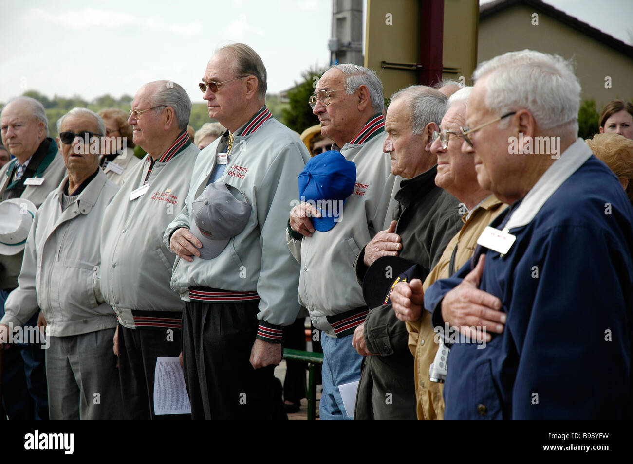 Un groupe d'anciens combattants américains de la seconde guerre mondiale au cours d'une journée de commémoration en France Banque D'Images