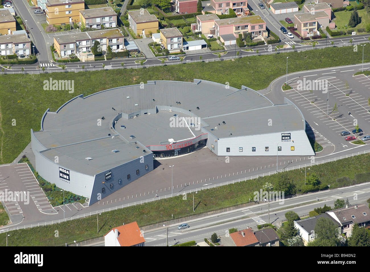 Vue aérienne d'un complexe de cinéma français Banque D'Images