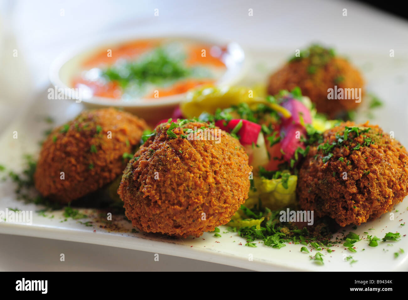 Falafels et sauce tahini Moyen-orient foods Banque D'Images