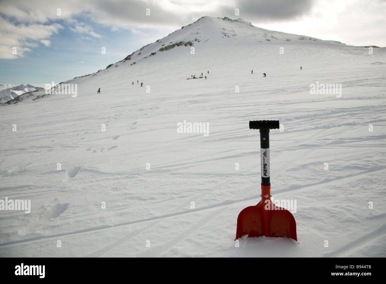 Une bêche pour creuser des survivants d'une avalanche de Stubaier gletscher Banque D'Images