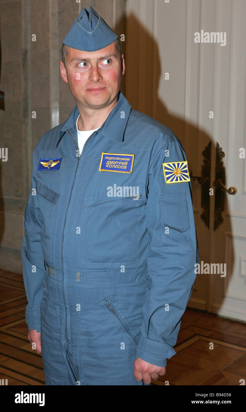 Un nouvel uniforme militaire russe montrent à l'état-major de l'armée de  l'air Ministère de la Défense bretelles Photo Stock - Alamy