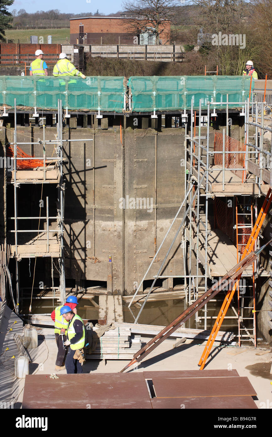 Construction Bâtiment Travaux publics site mur verrouillage rénovation remplacement Renouvellement de maintenance hampstead rivière Medway Kent England uk Banque D'Images