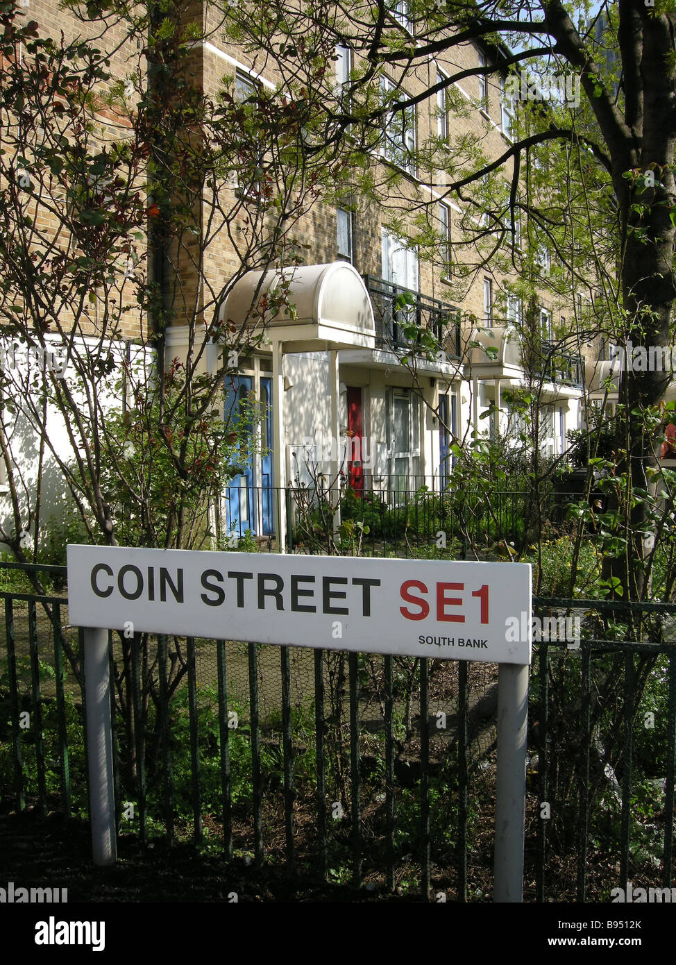 Panneau routier. Coin Street Southbank London England UK Banque D'Images