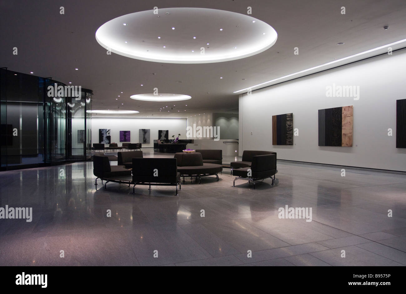 Hall de Threadneedle Street 60 office. Le bâtiment fixe terminé et vide en attente de son premier Tennant. Banque D'Images