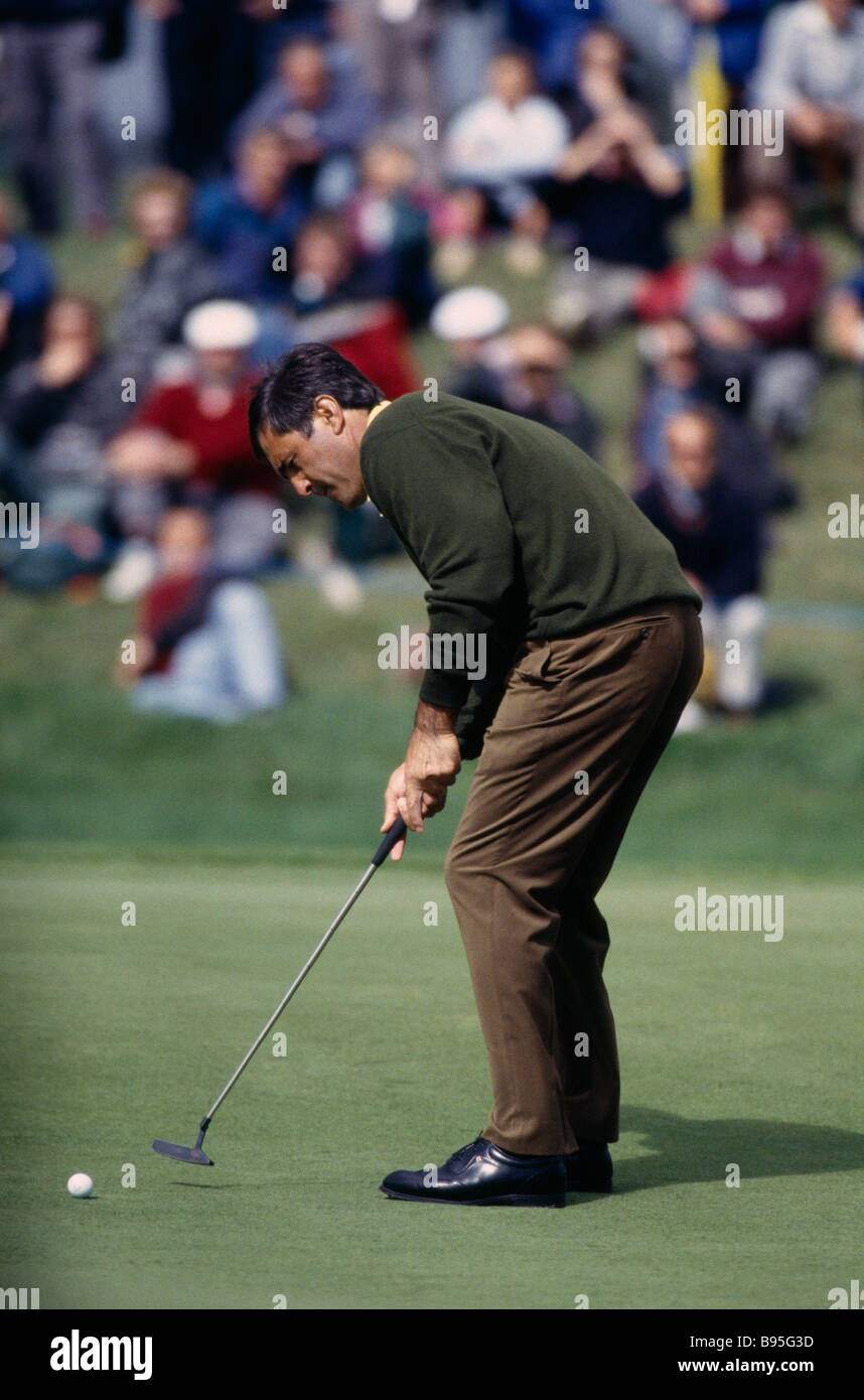 Golf Ball Jeux Sport Angleterre East Sussex. European Open. Seve Ballesteros sur putting green Banque D'Images