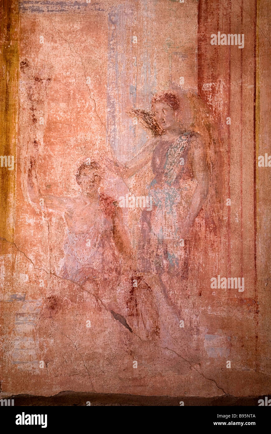 L'Italie, Campanie, Naples, Pompéi. Détail de fresque sur mur de la zone du forum du site ancien. Banque D'Images