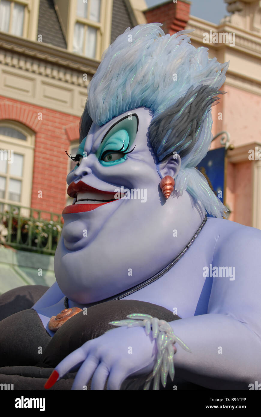 Ursula de la Petite Sirène film sur parade à Disneyland, Paris Banque D'Images