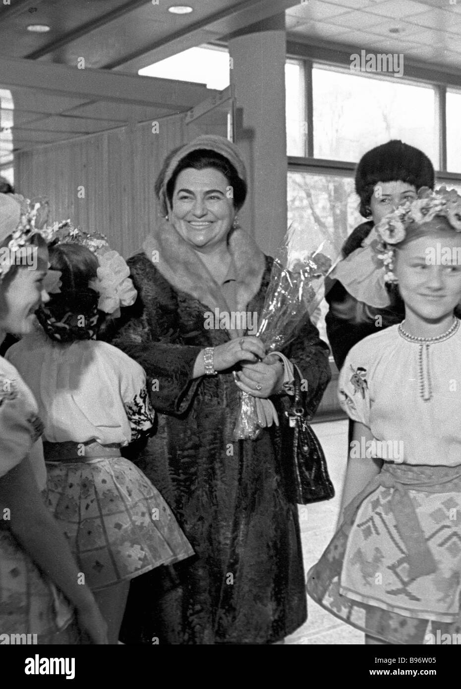 Jovanka Broz le conjoint du président yougoslave Josip Broz Tito parmi les pionniers du centre