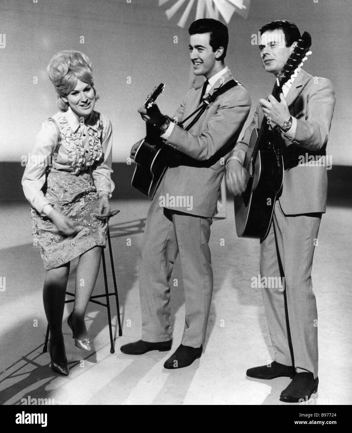 Le groupe pop britannique de SPRINGFIELDS en mars 1963. De gauche Dusty Springfield, Tom Field et son frère Tom O'Brien Banque D'Images