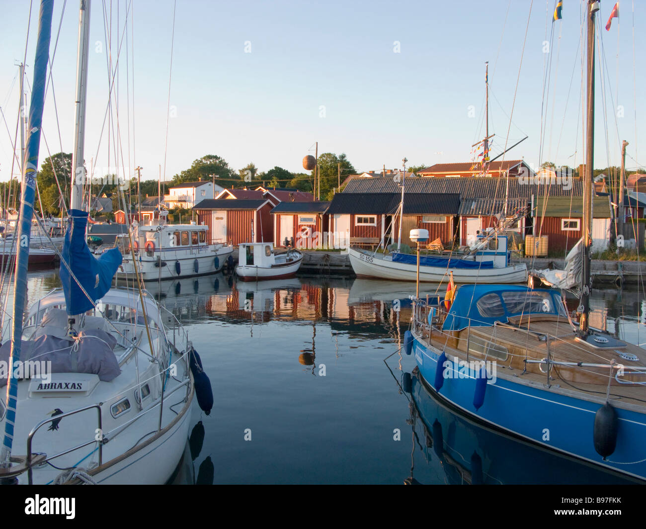 Ancien port de pêche dans les hangars Banque D'Images
