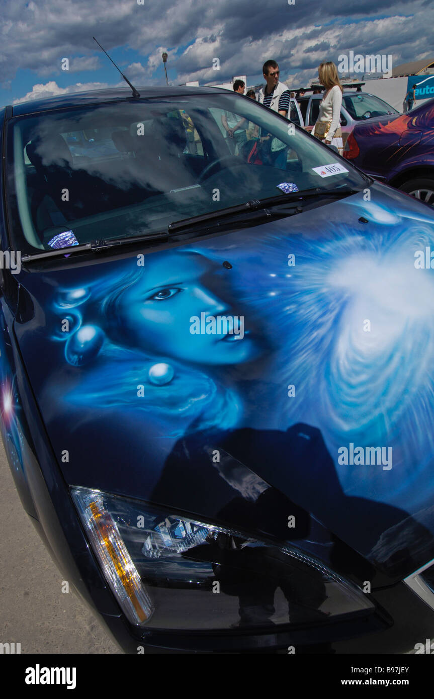Une exposition de peinture sur les voitures Aérographe 2007 au cours de  l'art festival arts POZHAR Photo Stock - Alamy