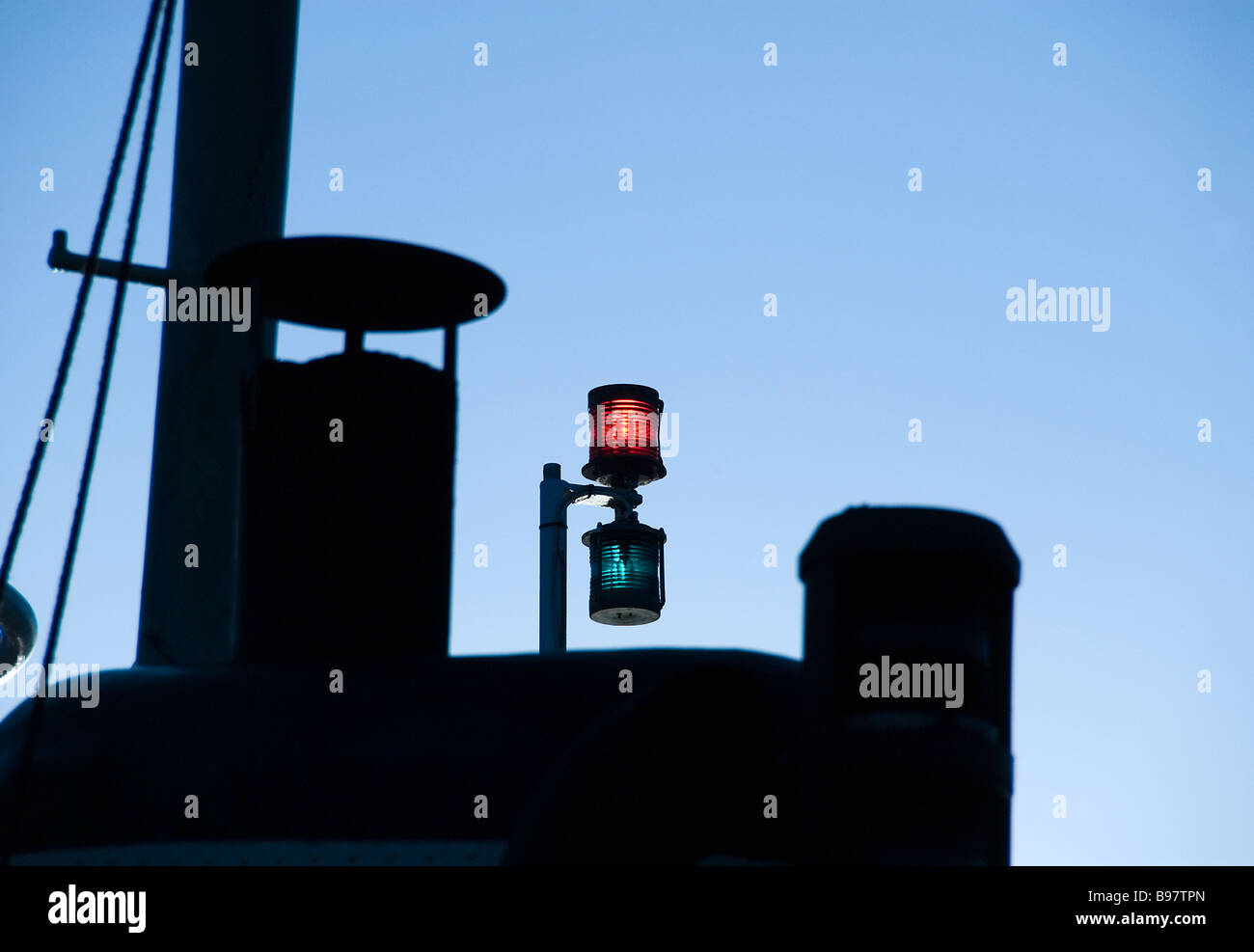 Les feux de navigation rouge et vert sur le symbole du navire og trouver moyen Banque D'Images