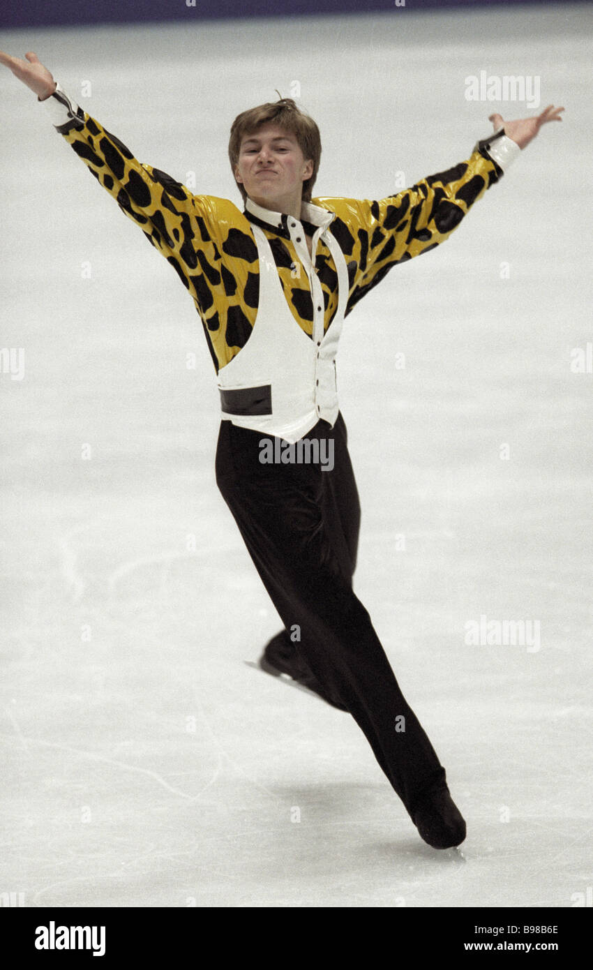 La patineuse artistique russe Ilya Kulik effectuant dans le tournoi de  patinage artistique au cours de la 28e Jeux Olympiques d'hiver de Nagano  Photo Stock - Alamy