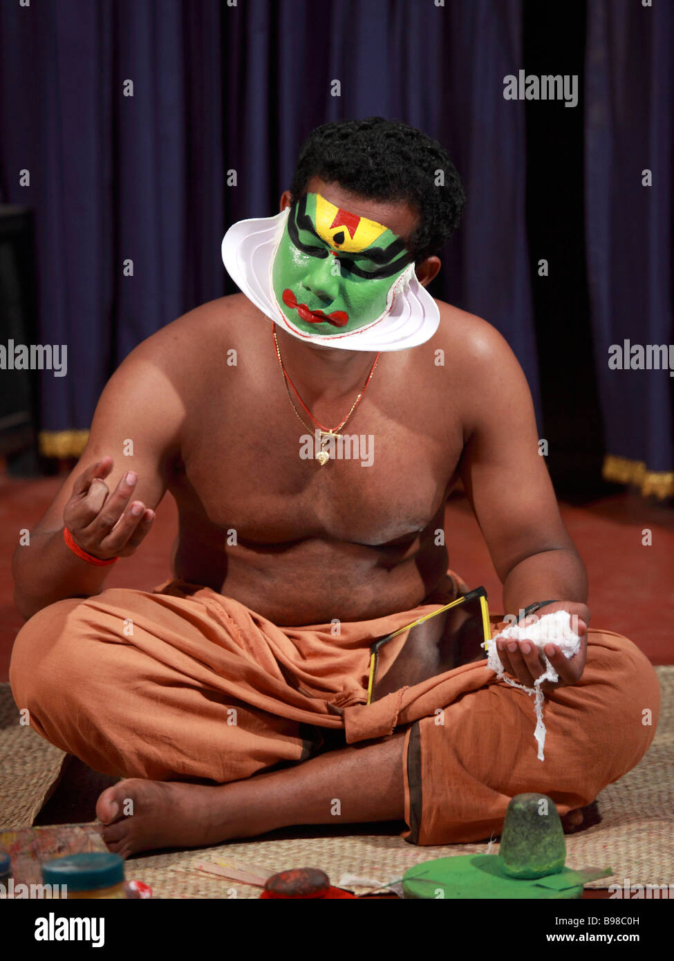 L'Inde Kerala Kochi Cochin acteur de théâtre kathakali s makeup Banque D'Images