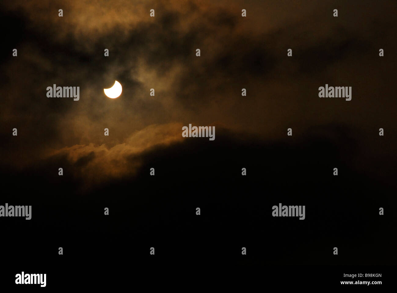 Éclipse solaire. Vu de Puri, Orissa, Inde, Banque D'Images