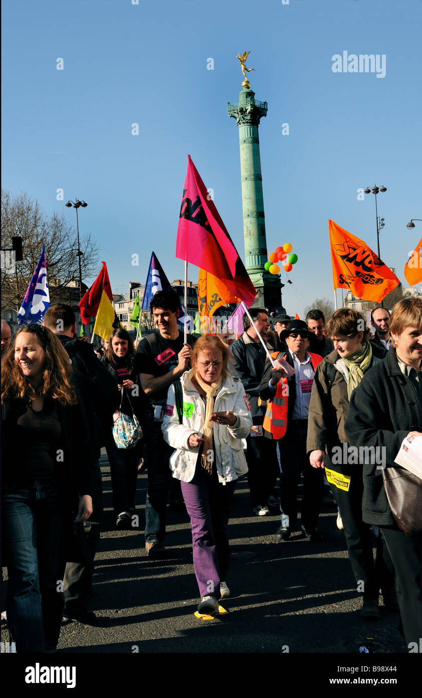 Paris France, manifestation des syndicats français, contre la crise économique et le gouvernement, foule, drapeaux, manifestations budgétaires Banque D'Images