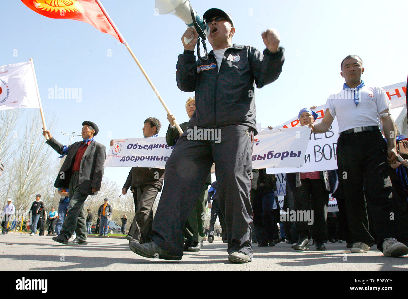 Un rassemblement de l'opposition à Bichkek Banque D'Images