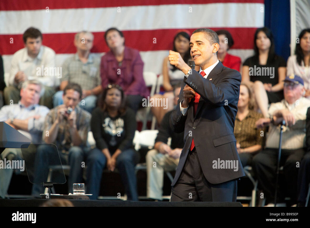 Le président Barack Obama lors d'une réunion à l'hôtel de ville de Miguel Contreras Learning Centre le 19 mars 2009 à Los Angeles Banque D'Images