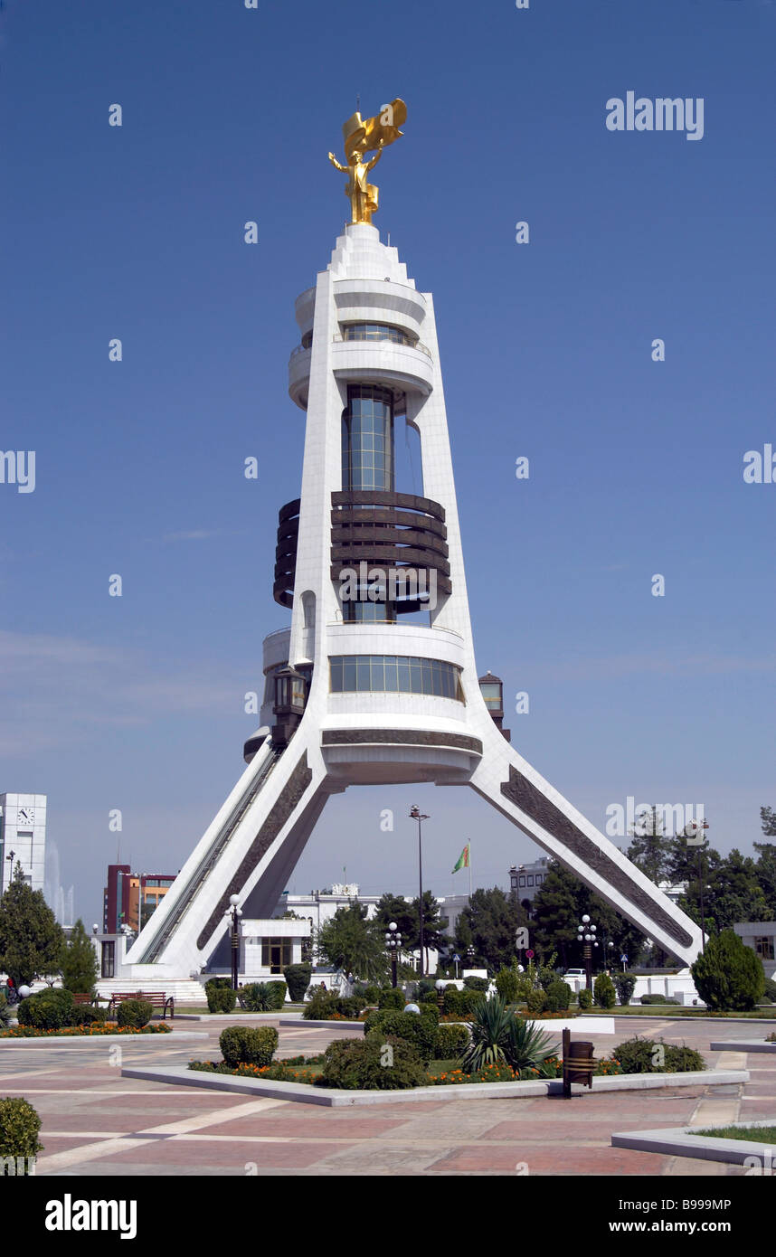 Statue de la personnalité culte Turkmenbashy Turkmenbashi arch de neautrality Banque D'Images