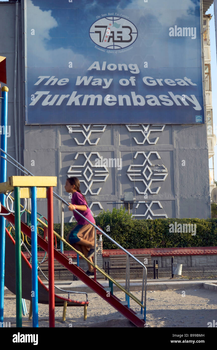Statue de la personnalité culte Turkmenbashy Turkmenbashi Banque D'Images