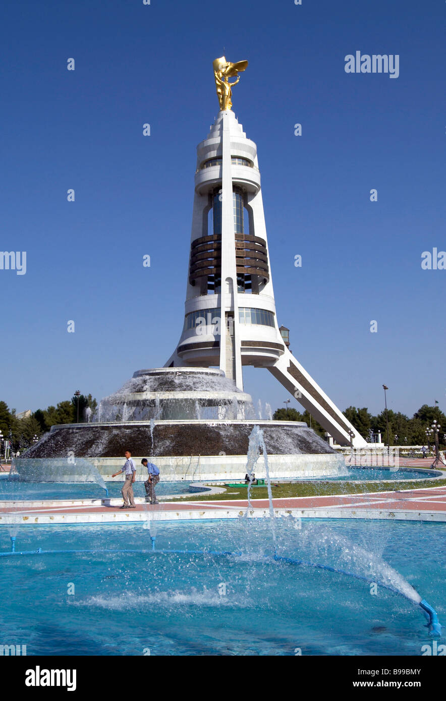 Statue de la personnalité culte Turkmenbashy Turkmenbashi arch de neautrality Banque D'Images