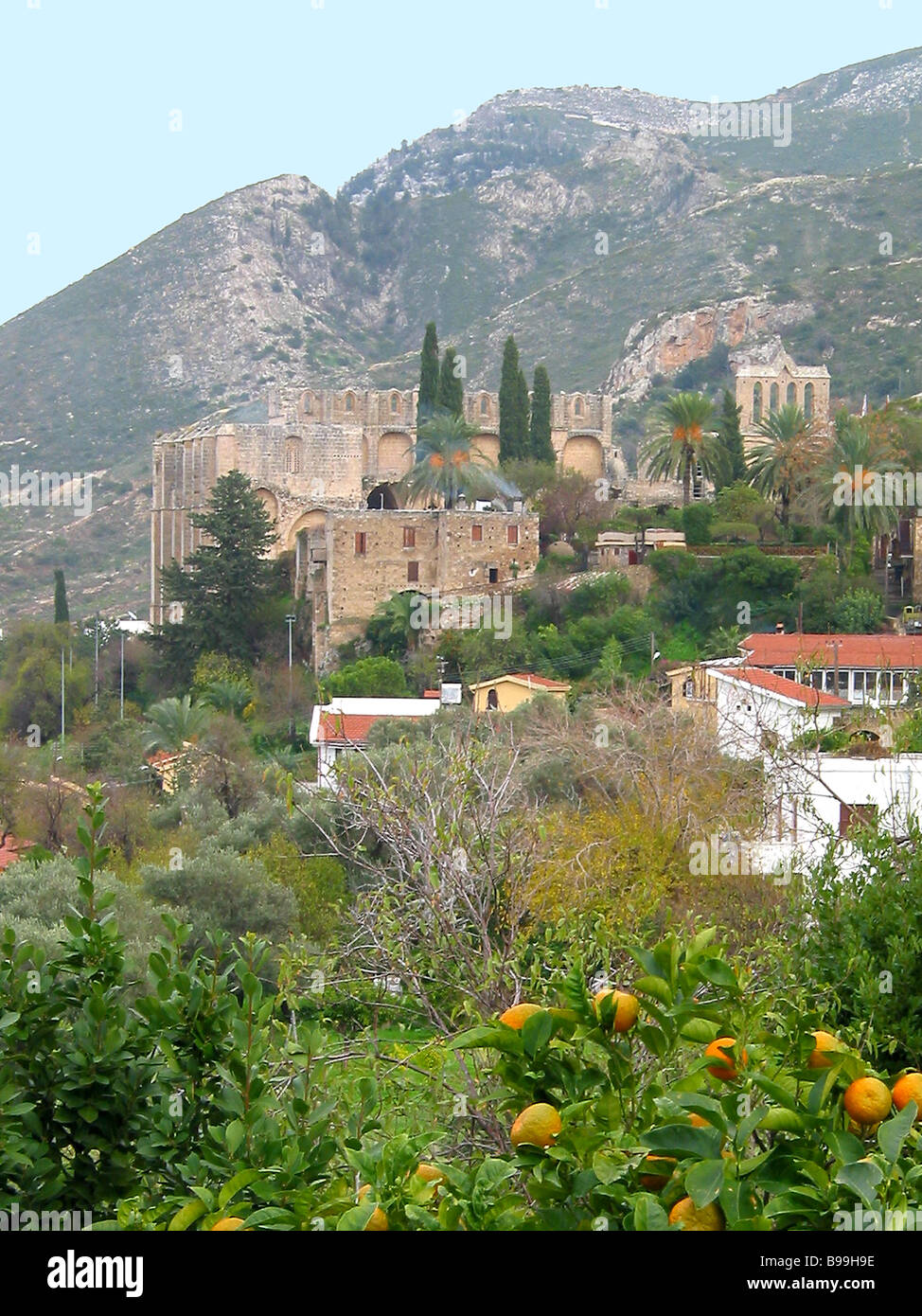 Voir l'abbaye de Bellapais, Kyrenia, Chypre du Nord Banque D'Images