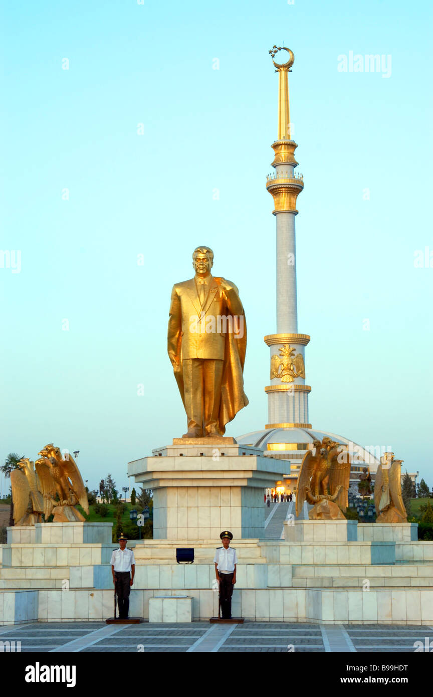 Statue de la personnalité culte Turkmenbashy Turkmenbashi Banque D'Images