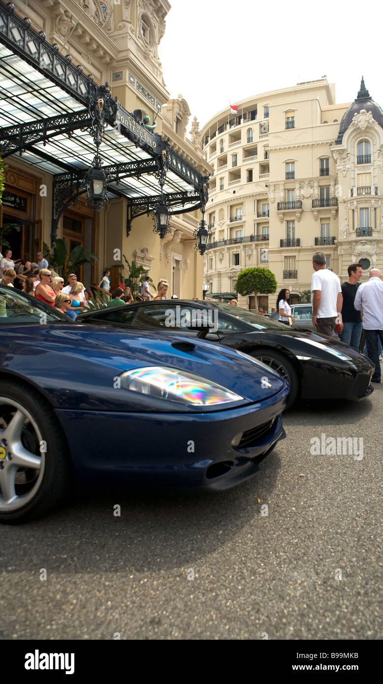 Lamborghini stationné à l'extérieur de l'Hôtel de Paris sur la Place du Casino à Monaco Banque D'Images