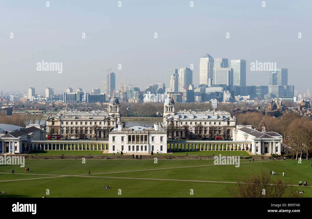 Le Musée National Maritime photographiés de l'observatoire de Greenwich, Londres, avec Canary Wharf à l'arrière-plan Banque D'Images