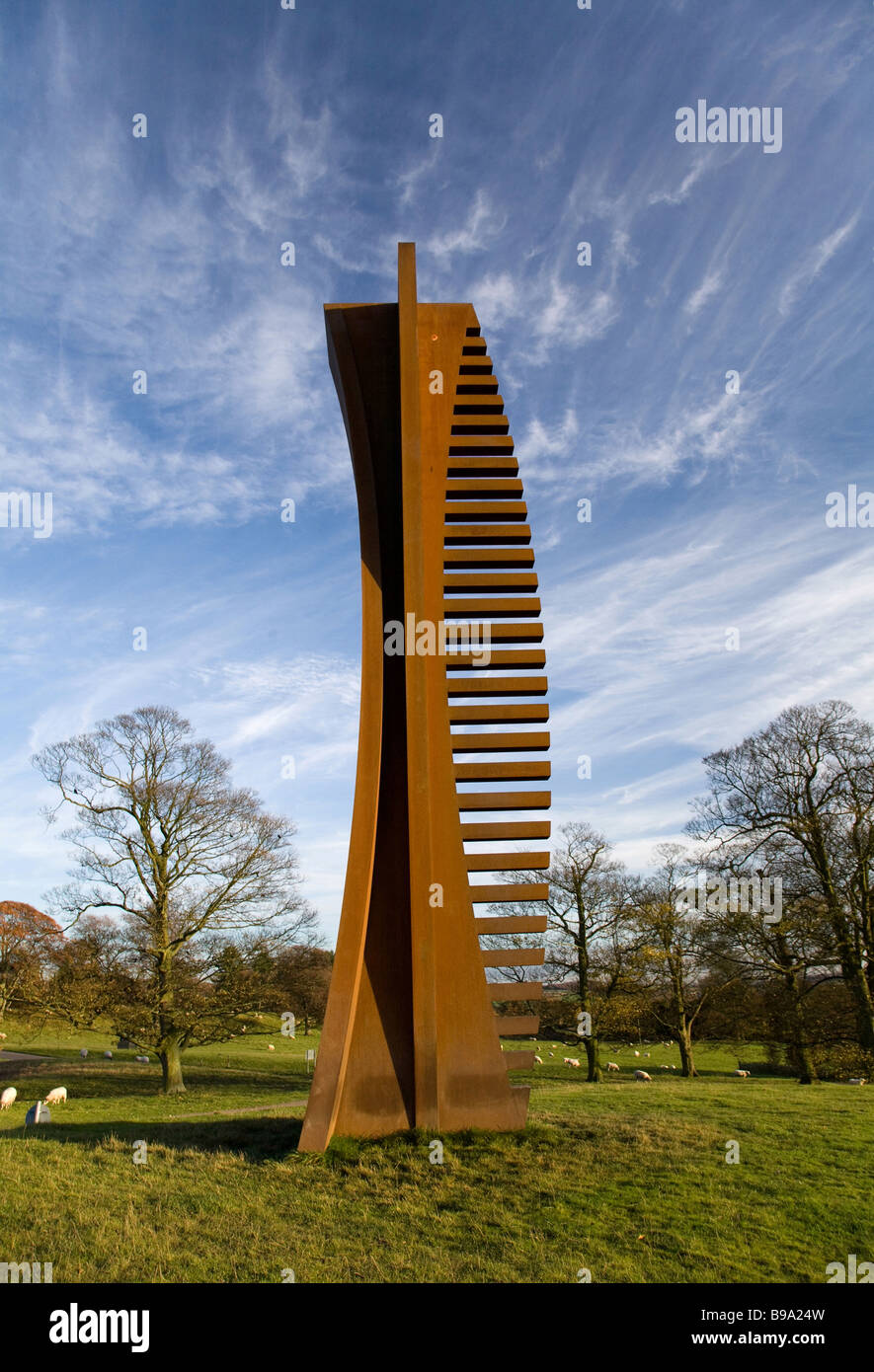 Passage à niveau (vertical) par Nigel Hall dans le Yorkshire Sculpture Park Banque D'Images