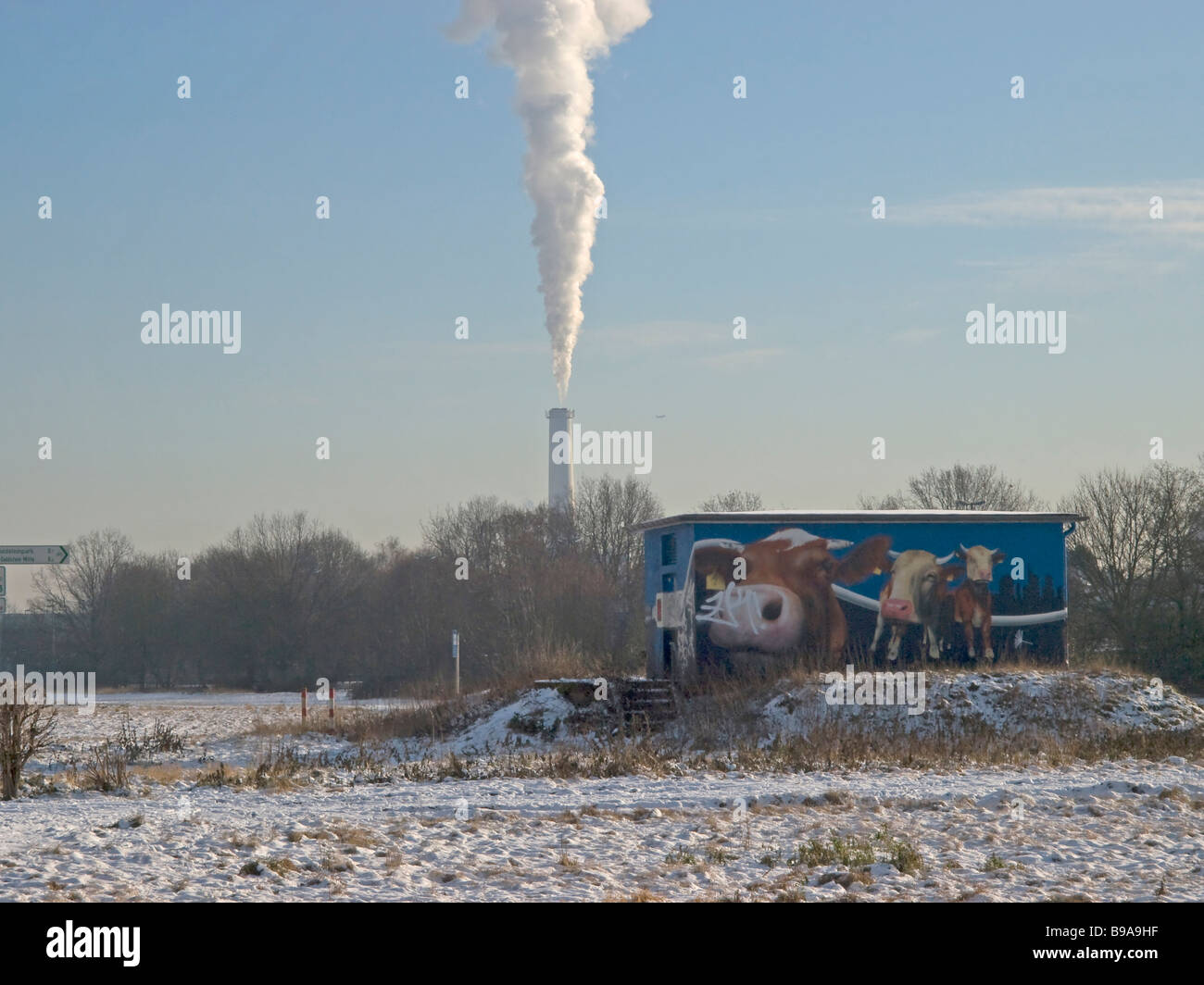 Electric power station de commutation de Mainova dans l'arrière-plan électrique Frankfurt am Main Allemagne Hesse Banque D'Images
