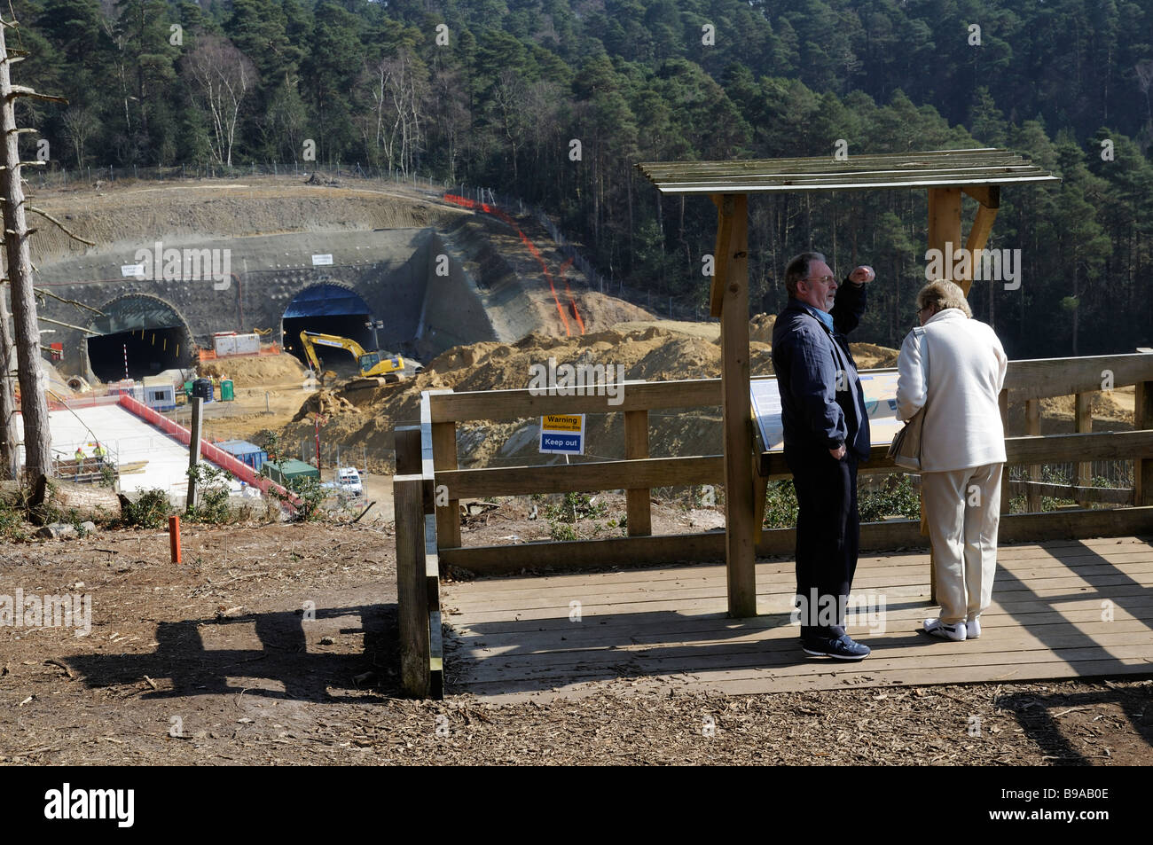 Site de construction au sud du projet d'amélioration des tunnels Hindhead Road A3 sud de l'Angleterre UK Guest plate-forme d'observation Banque D'Images
