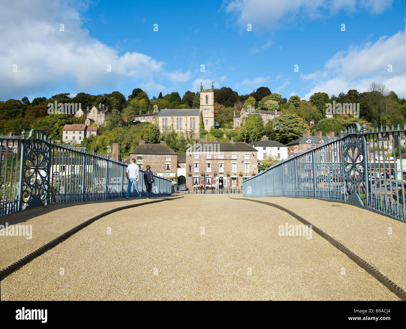 Vue sur le village d'Ironbrige du pont Banque D'Images