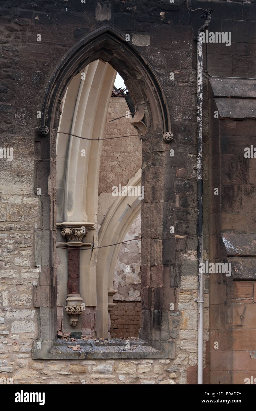 Les vestiges de l'église St Nicolas, Radford Semele, Warwickshire, en Angleterre, après un incendie criminel Banque D'Images